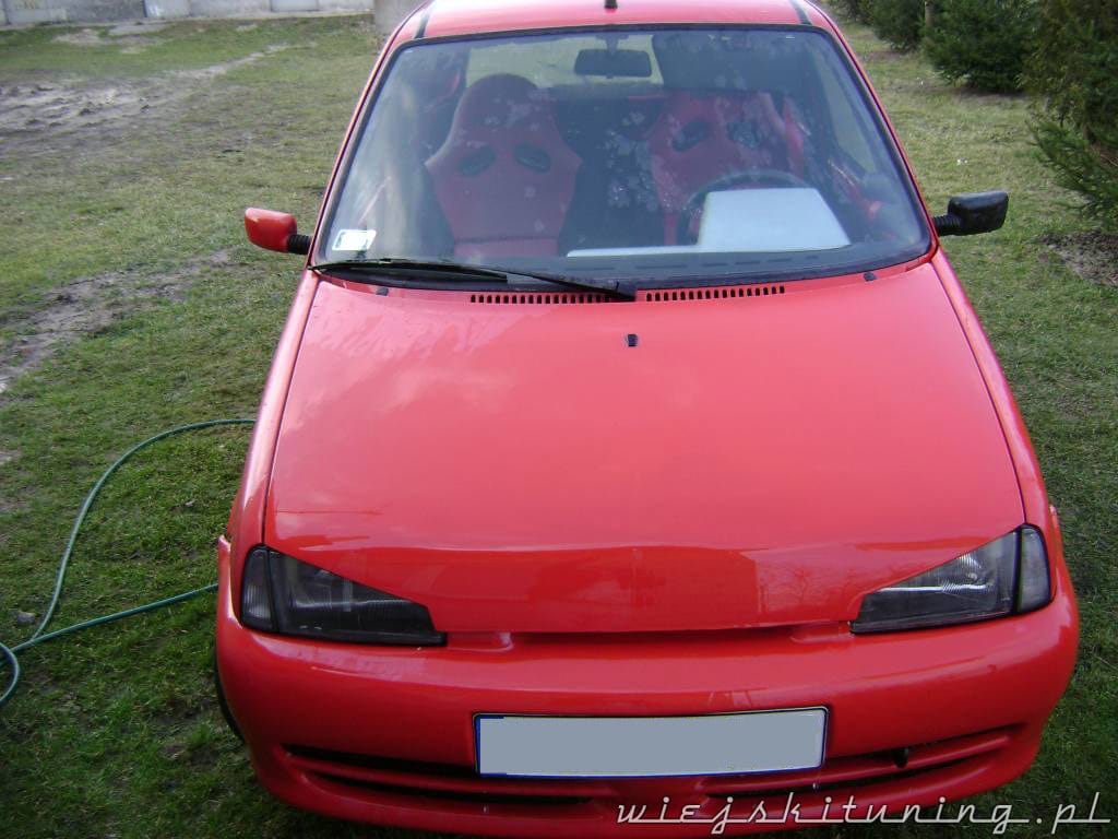 Czerwony Fiat Cinquecento od przodu